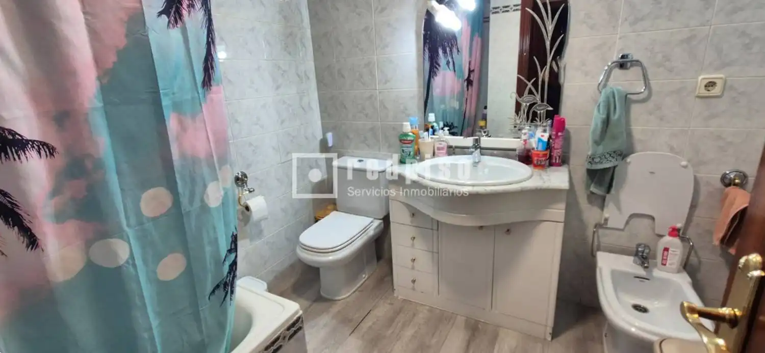Baño de Piso en venta en Galapagar con Calefacción, Terraza y Piscina