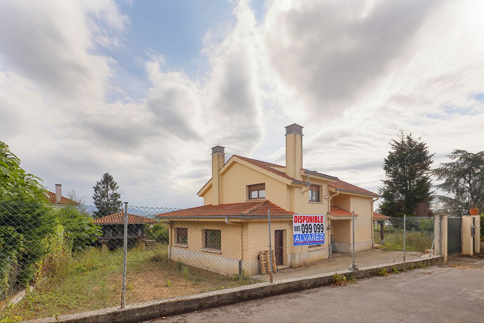 Exterior view of House or chalet for sale in Gijón   with Private garden and Parquet flooring