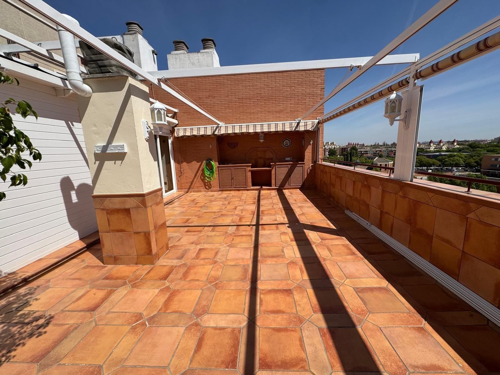 Terrace of Attic to rent in  Sevilla Capital  with Air Conditioner, Terrace and Community pool