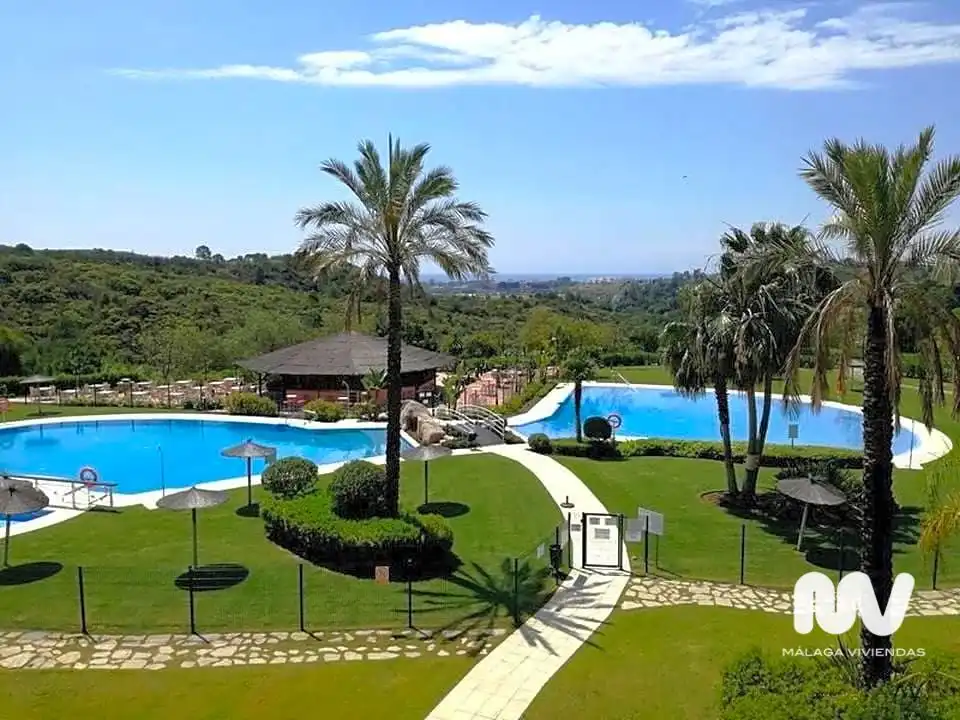 Jardí de Pis en venda en Benahavís amb Terrassa, Traster i Piscina comunitària
