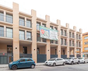 Vista exterior de Pis en venda en L'Hospitalet de Llobregat amb Aire condicionat, Terrassa i Balcó