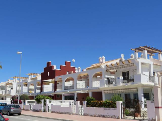 Casa-chalet en Venta en AV JAEN DE  Bl:E en Rojales