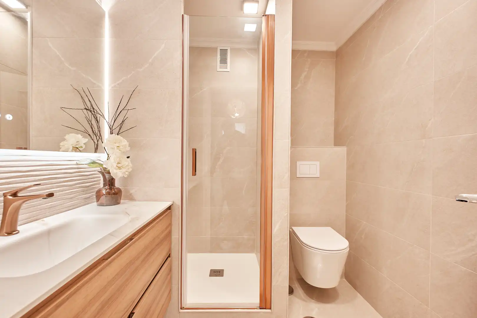 Bathroom of Flat for sale in A Coruña Capital   with Parquet flooring, Terrace and Storage room