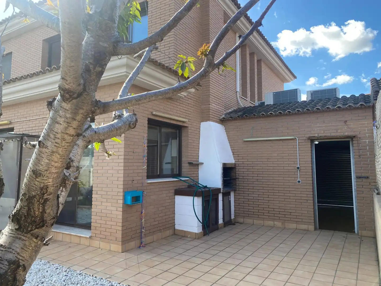 Vista exterior de Casa adosada en venta en Santa Oliva con Calefacción, Jardín privado y Terraza