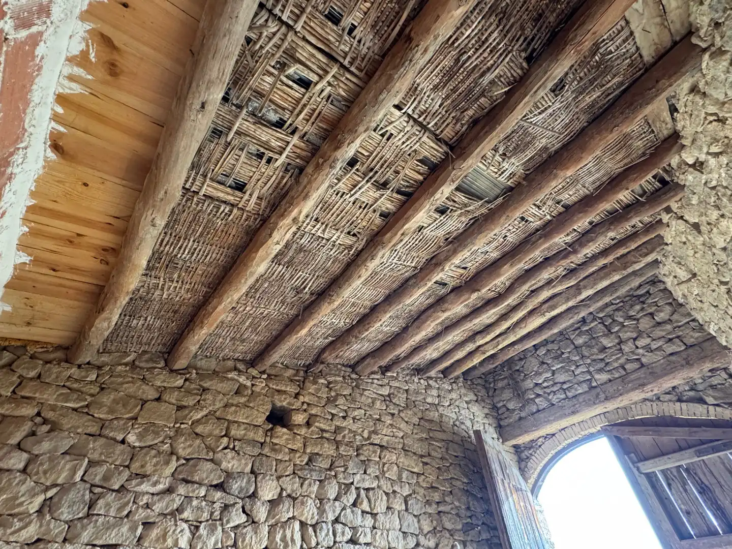 Vista exterior de Finca rústica en venda en Torre del Compte amb Jardí privat