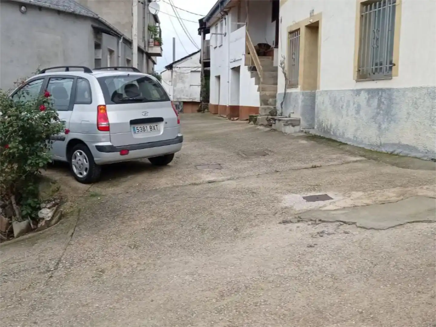 Aparcament de Casa adosada en venda en Petín amb Moblat