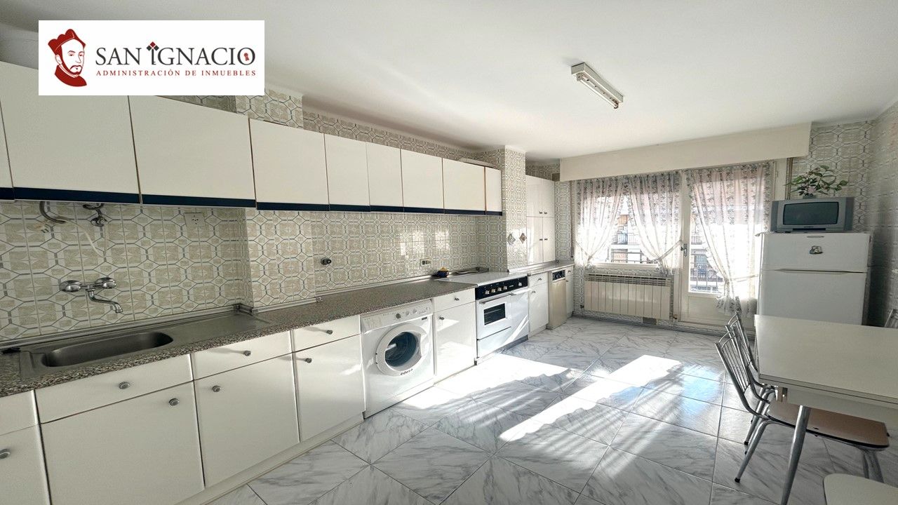 Kitchen of Flat for sale in Villarcayo de Merindad de Castilla la Vieja  with Heating, Terrace and Furnished