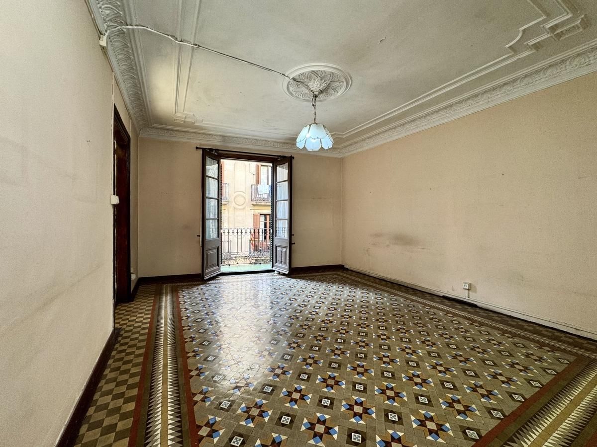 Sala de estar de Piso en venta en  Barcelona Capital con Balcón