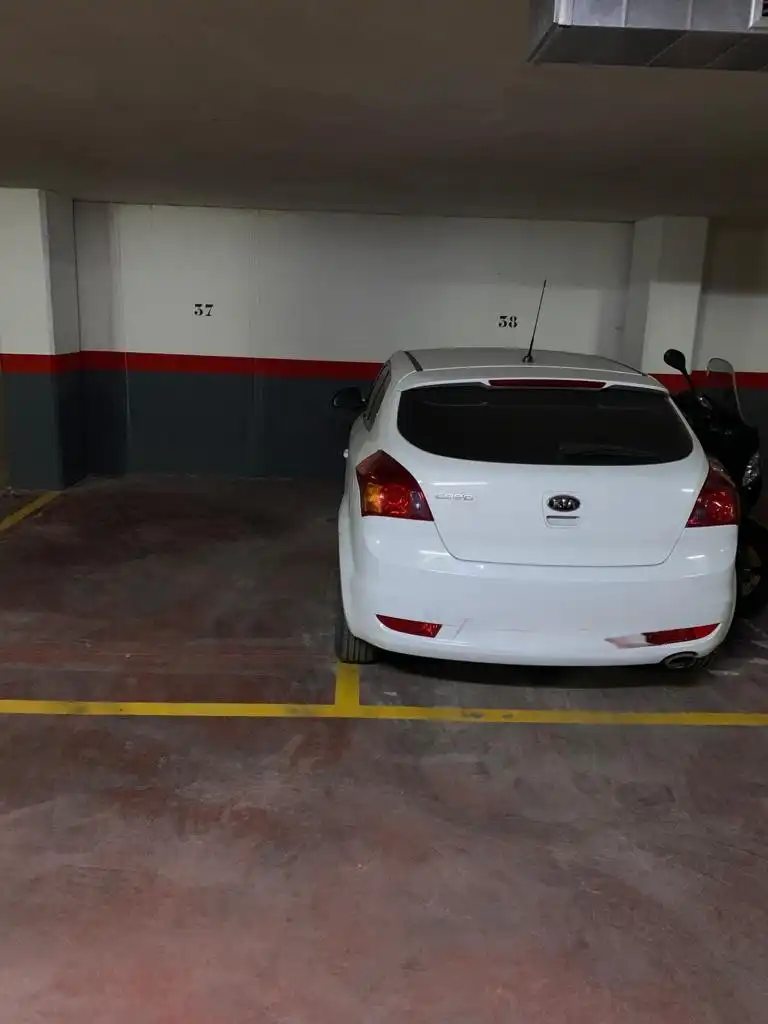 Einzelparkplatz mit Aufzug zum Verkauf in Avenida Don Juan de Borbon 59