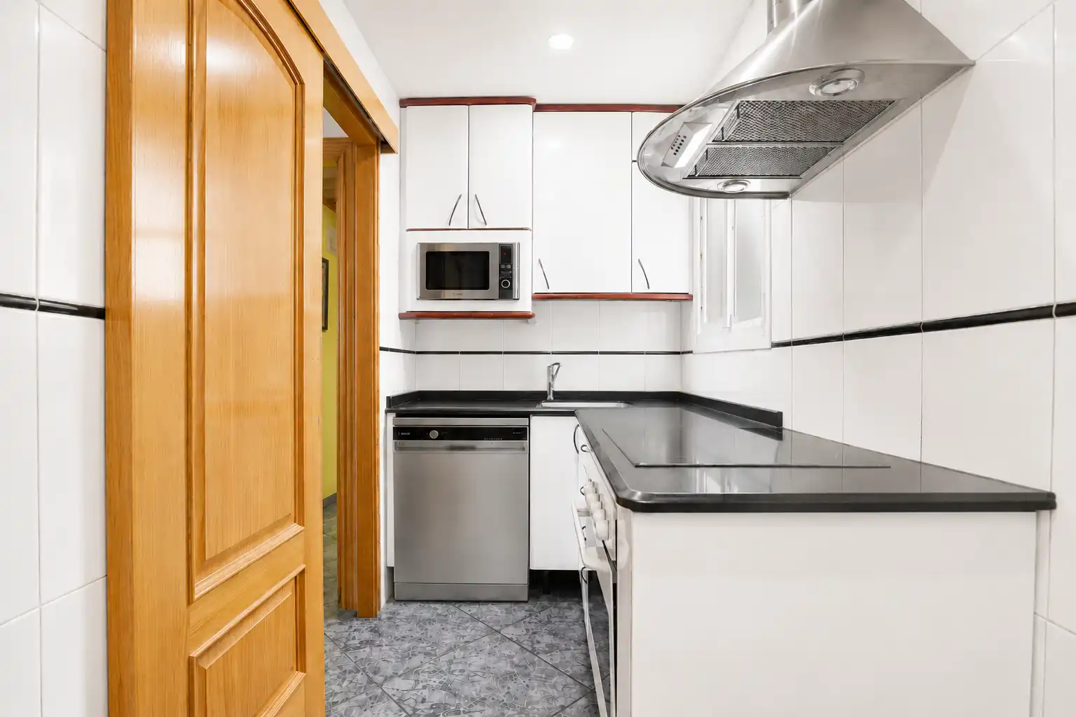 Kitchen of Flat for sale in Santa Coloma de Gramenet  with Air Conditioner and Terrace