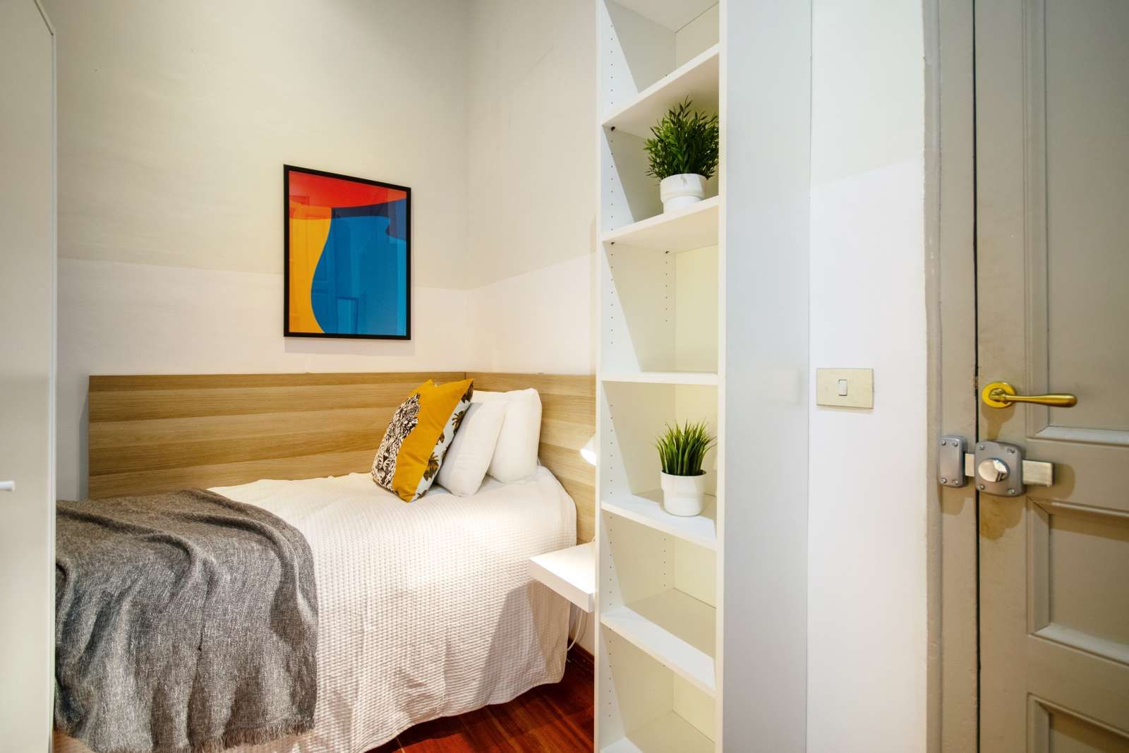 Bedroom of Flat to share in  Barcelona Capital  with Air Conditioner, Heating and Terrace