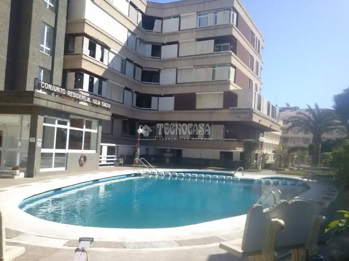 Piscina de Piso en venta en Salou con Balcón y Piscina comunitaria