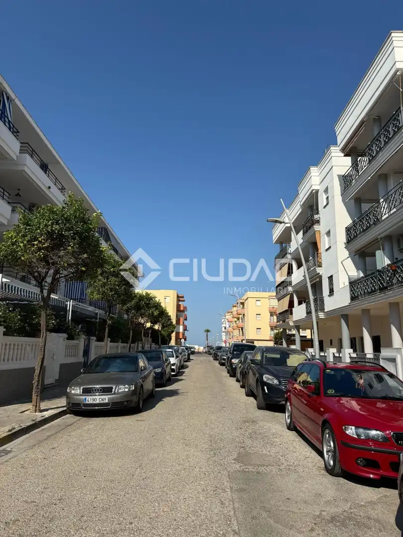 Vista exterior de Pis en venda en Chipiona amb Terrassa
