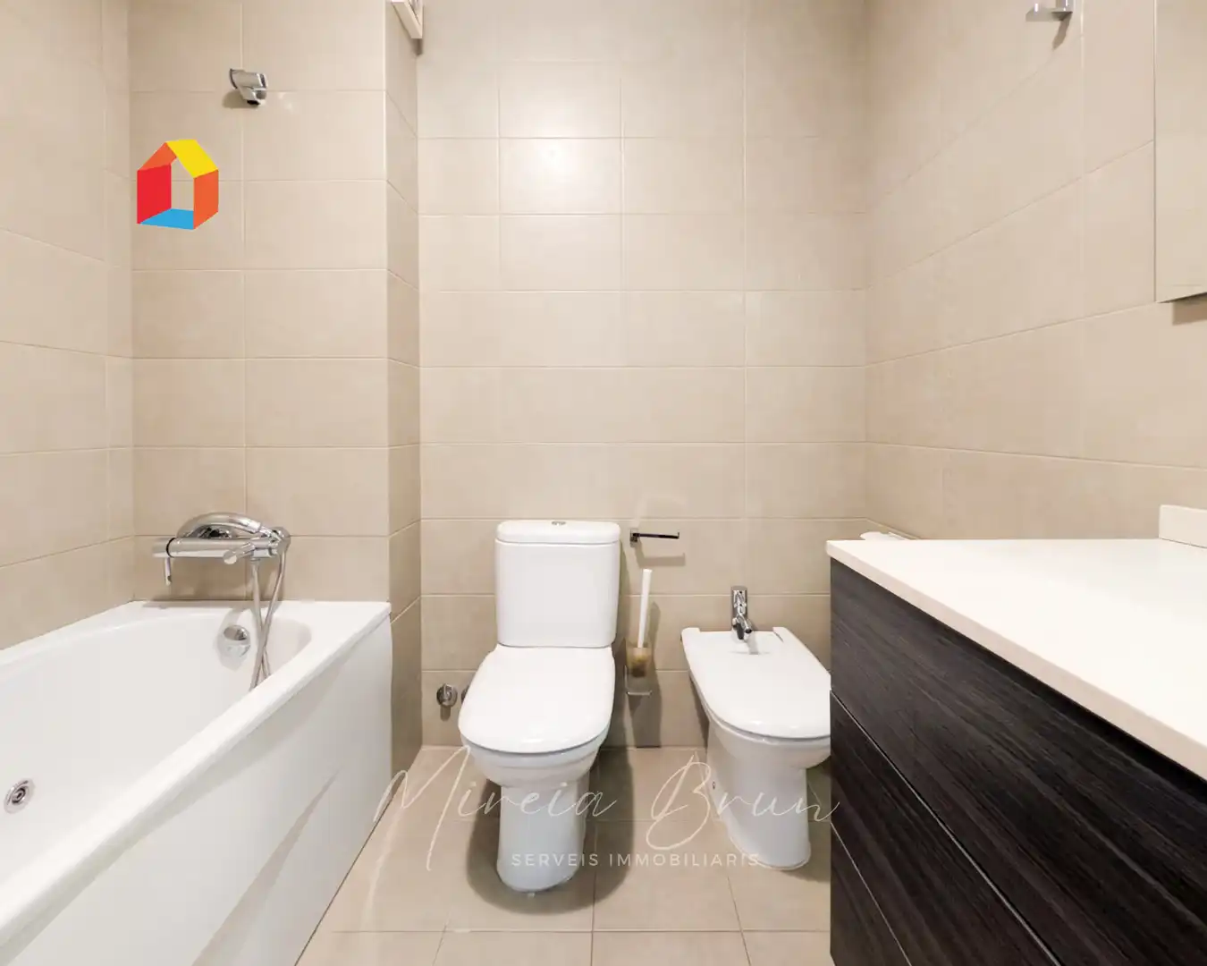 Bathroom of Detached homes for rent in Tona  with Heating, Oven and Microwave