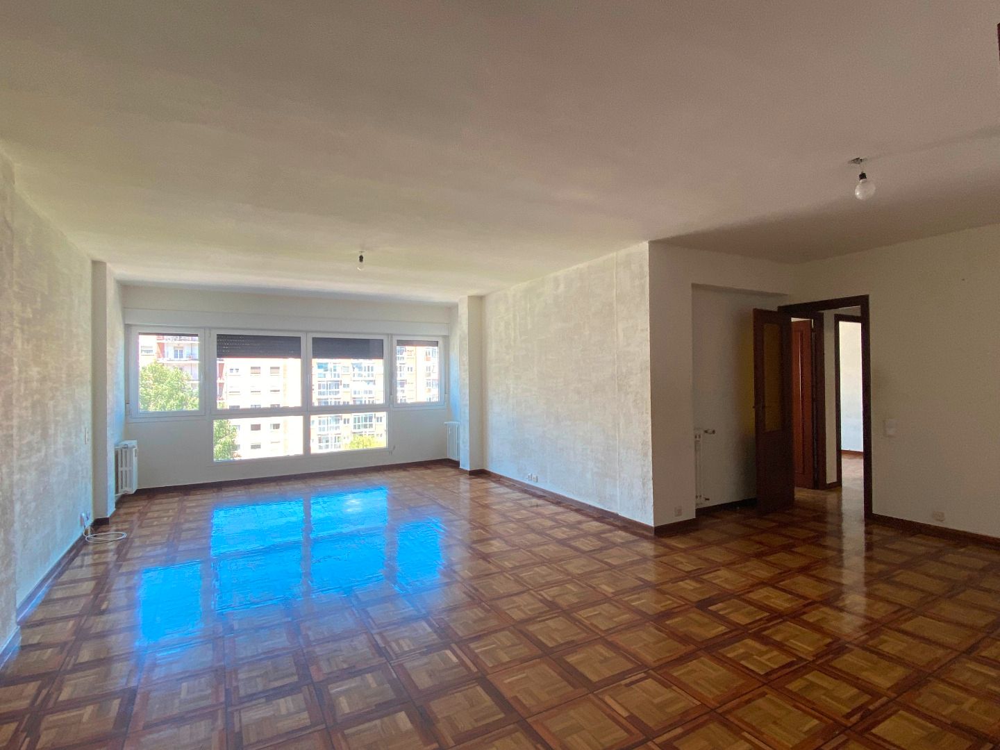 Sala d'estar de Pis de lloguer en Burgos Capital amb Calefacció i Parquet
