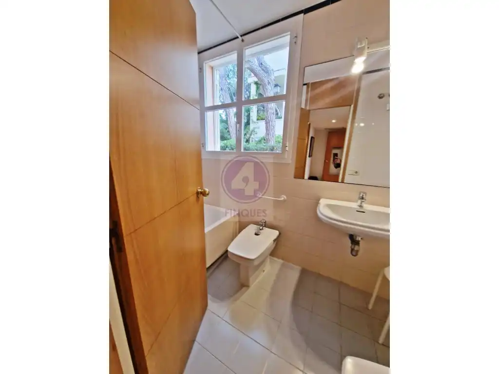 Bathroom of Flat for rent in Castell d'Aro, Platja d'Aro i s'Agaró  with Air Conditioner and Furnished