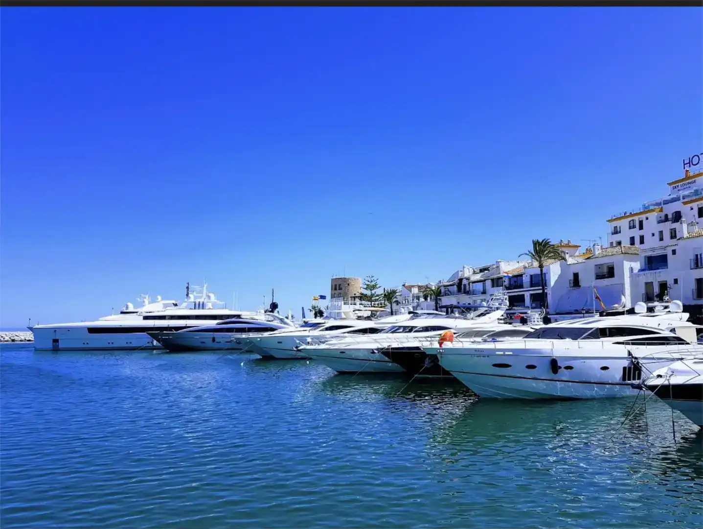 Außenansicht von Erdgeschoss zur Miete in Marbella mit Klimaanlage und Schwimmbad