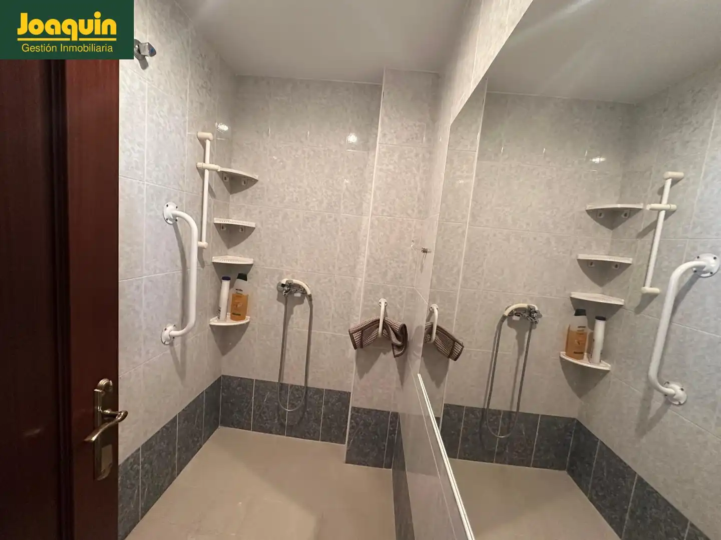 Baño de Piso en venta en Almodóvar del Río con Terraza y Balcón
