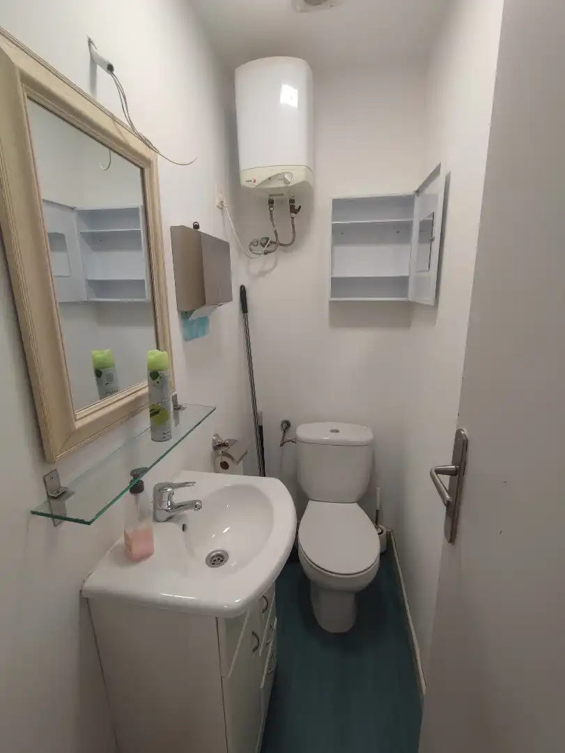 Badezimmer von Büro zur Miete in Madrid mit Klimaanlage, Heizung und Möbliert