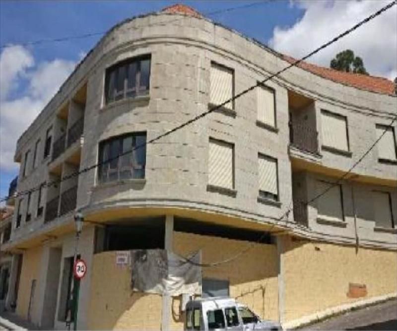 Vista exterior de Edifici en venda en Leiro