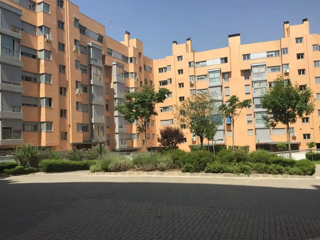 Außenansicht von Wohnung zur Miete in Madrid mit Klimaanlage, Heizung und Abstellraum