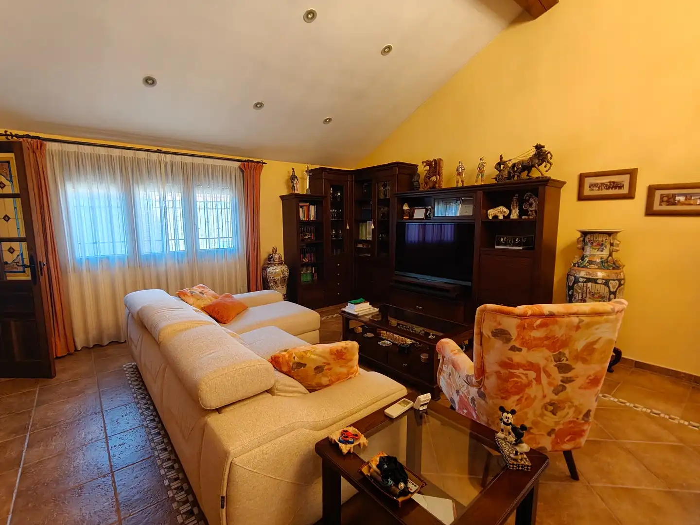Sala d'estar de Casa o xalet en venda en Herencia amb Aire condicionat, Calefacció i Piscina