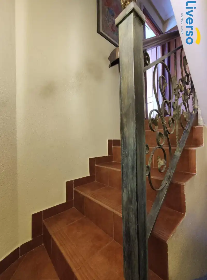 Casa adosada en venda en Alfoz de Quintanadueñas amb Calefacció, Parquet i Terrassa