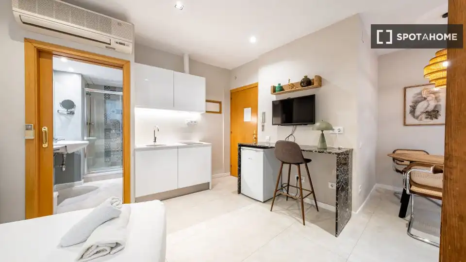 Flat with terrace to rent in Ciutat Vella, imagen 4