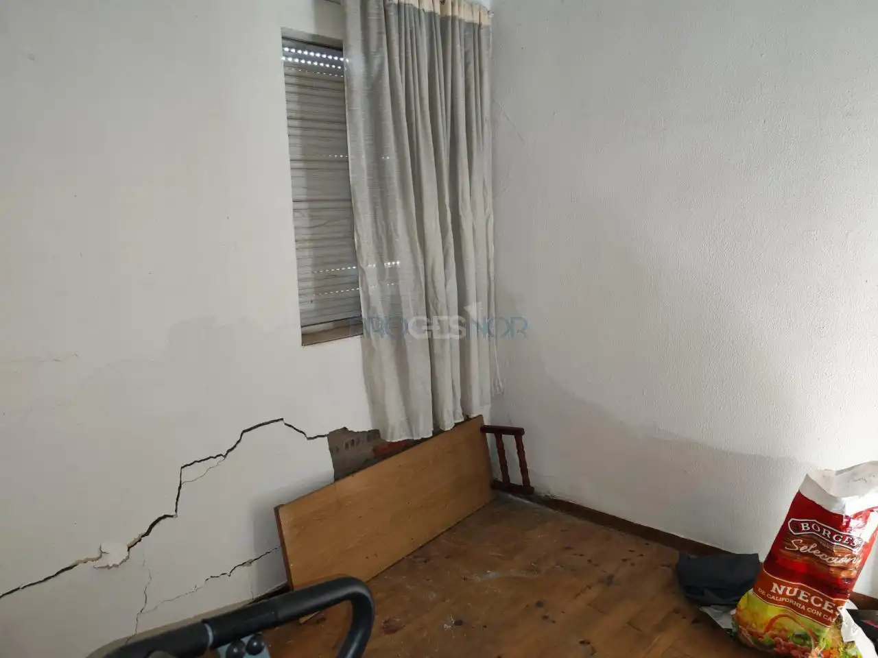 Dormitori de Casa o xalet en venda en León Capital  amb Jardí privat i Traster