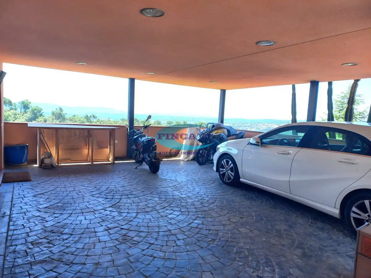 Parking de Casa o chalet en venta en L'Ametlla del Vallès con Calefacción y Piscina