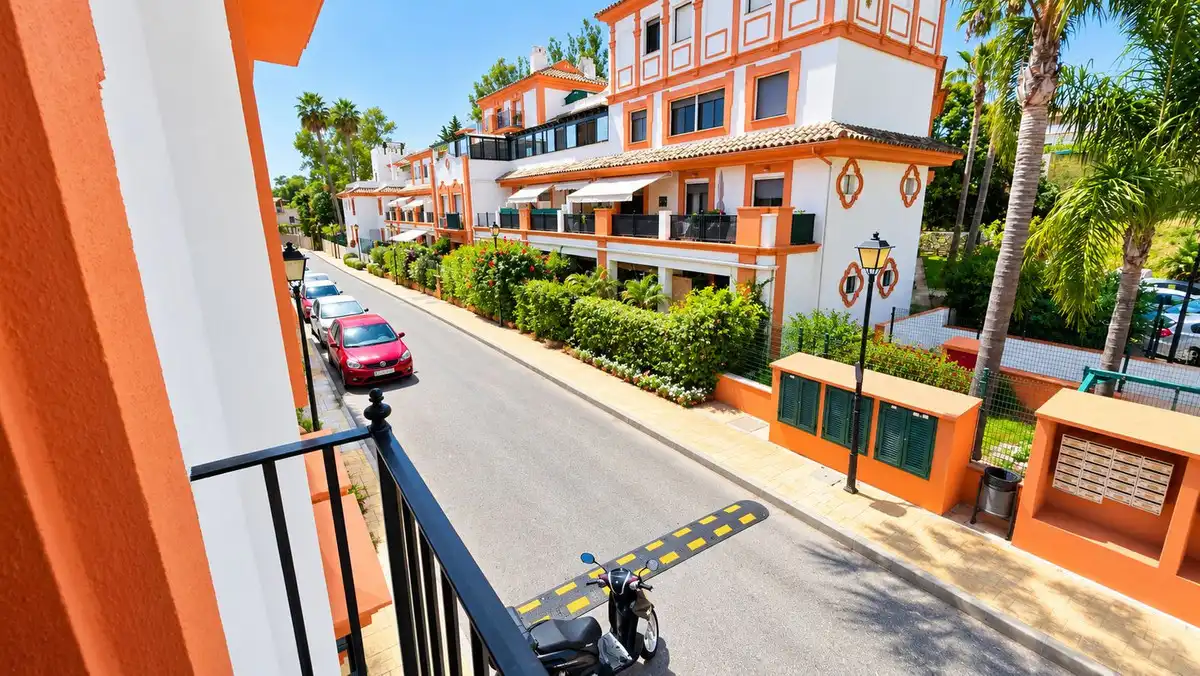 Apartment with lift for sale in Estepona Pueblo
