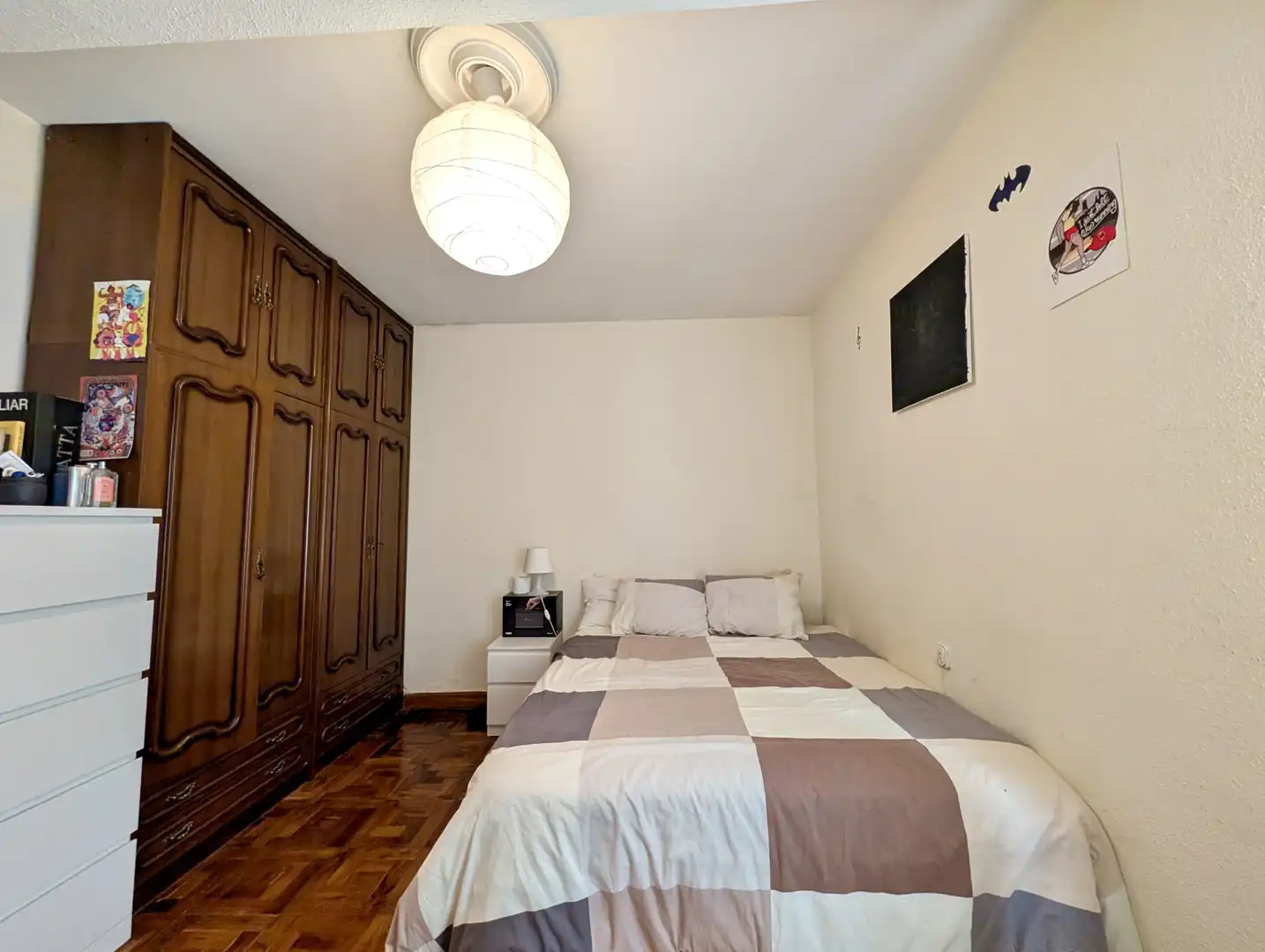 Dormitori de Pis en venda en Oviedo  amb Calefacció, Parquet i Traster