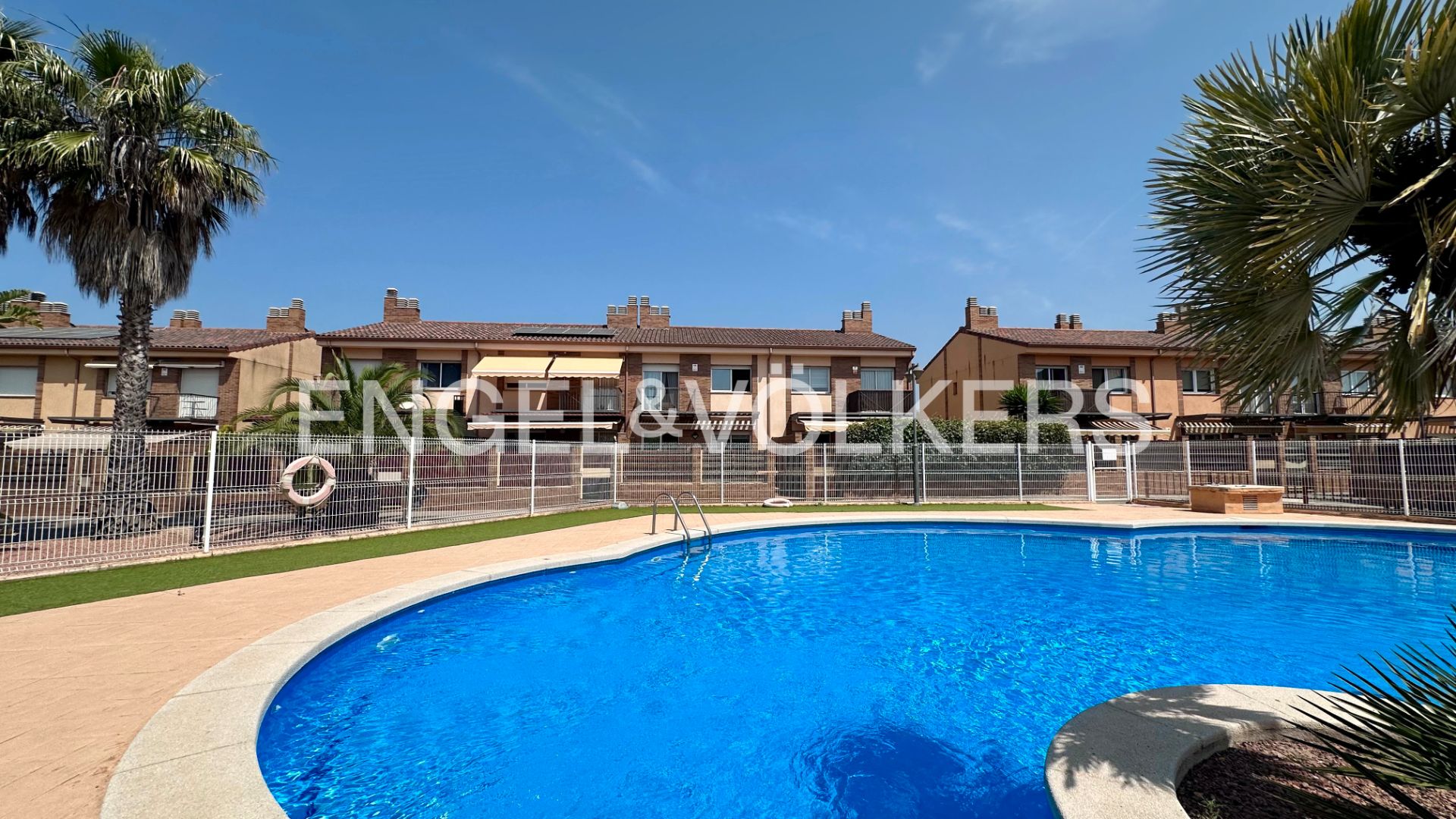Swimming pool of Single-family semi-detached for sale in Cambrils  with Air Conditioner, Heating and Private garden