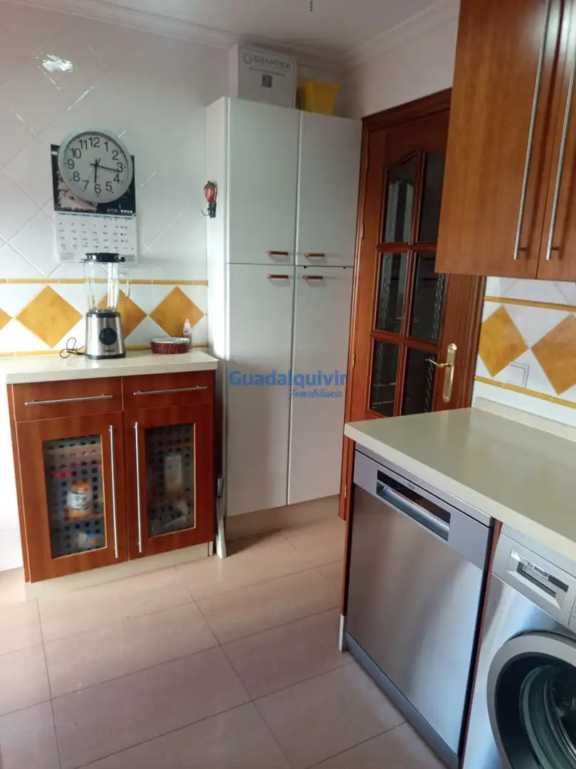 Cocina de Casa adosada en venta en Montequinto con Aire acondicionado, Jardín privado y Trastero
