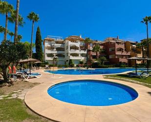 Piscina de Pis en venda en Marbella amb Aire condicionat, Terrassa i Traster