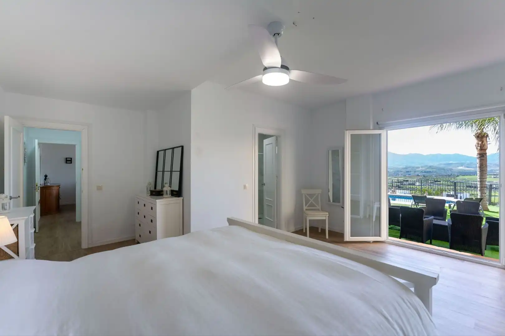 Bedroom of Houses for sale in Coín  with Swimming Pool