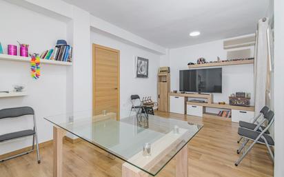 Living room of Flat for sale in  Granada Capital  with Terrace and Balcony