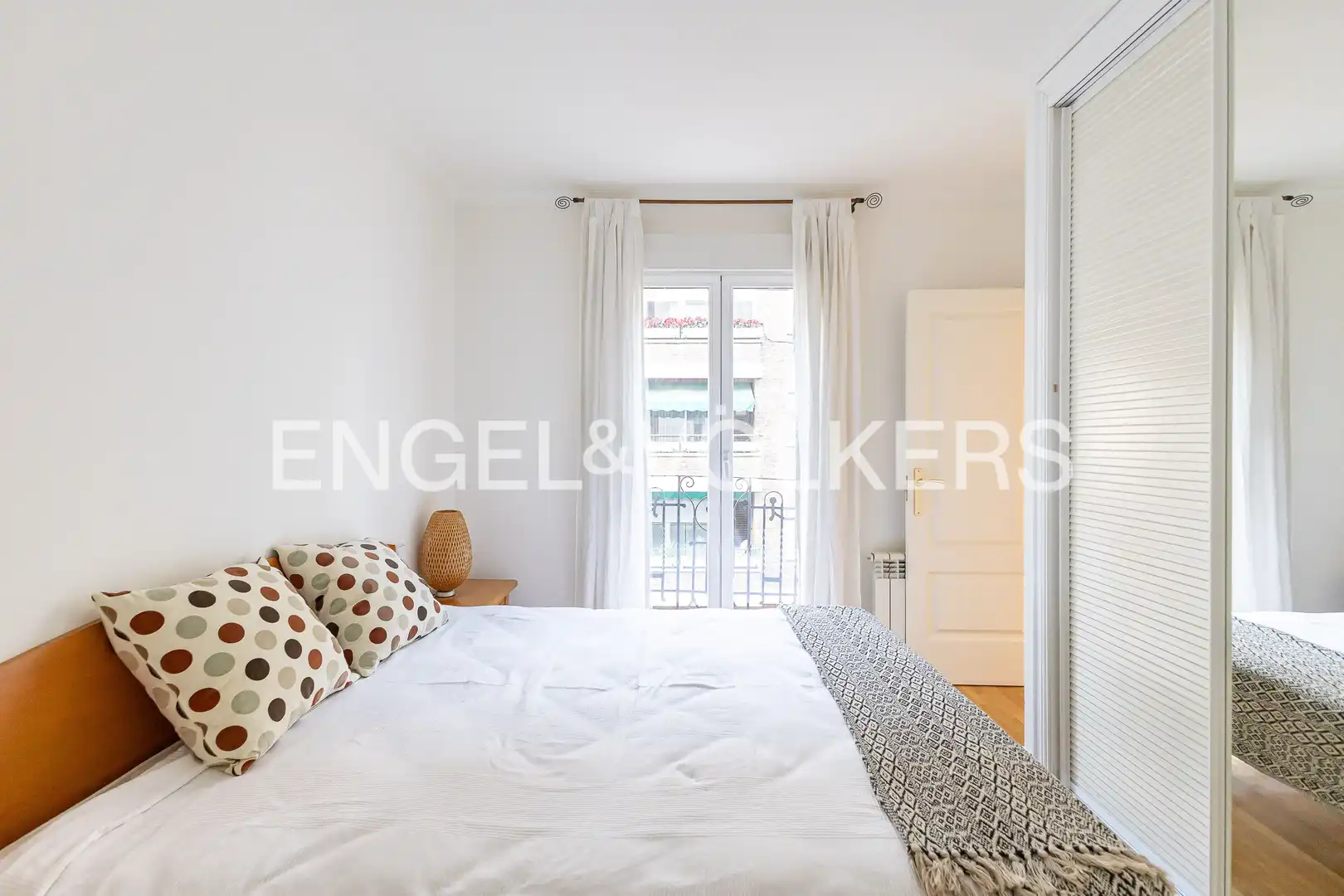 Bedroom of Flat for sale in Madrid  with Air Conditioner, Heating and Balcony