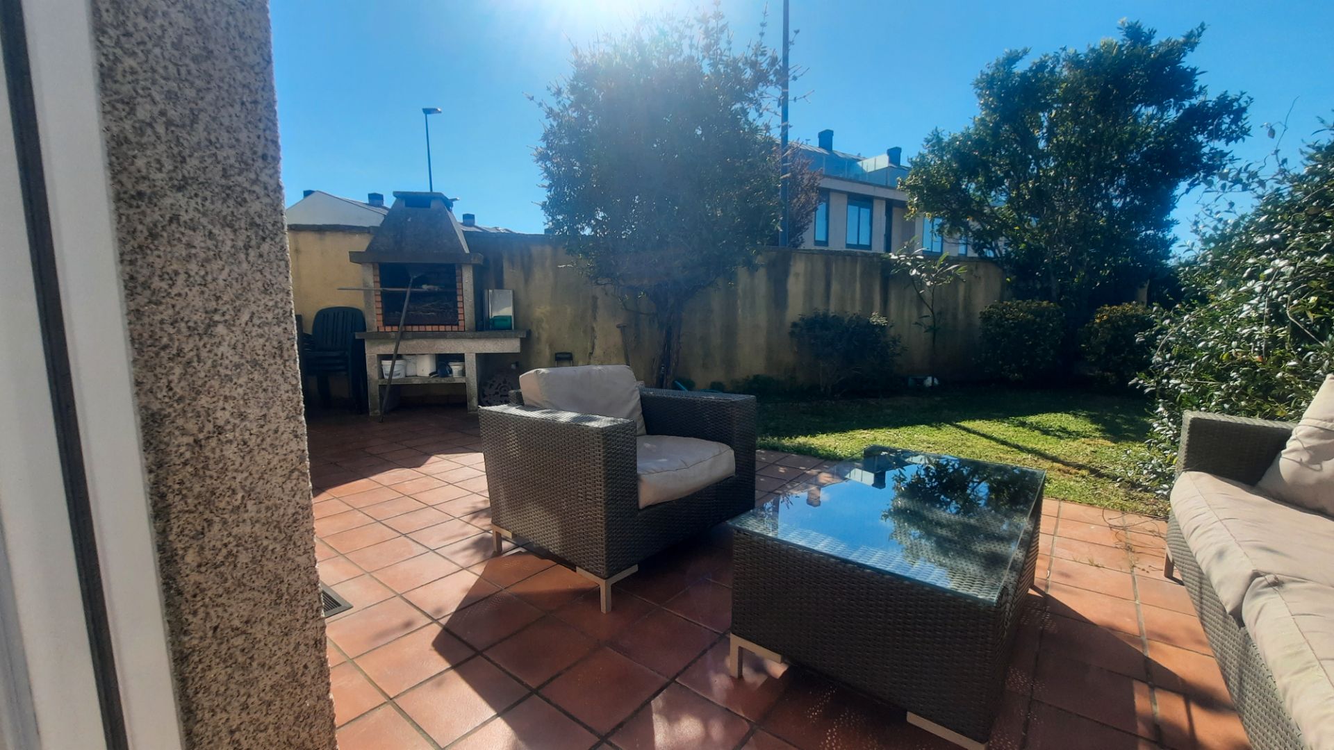 Terrassa de Casa adosada en venda en Vigo  amb Calefacció, Jardí privat i Parquet