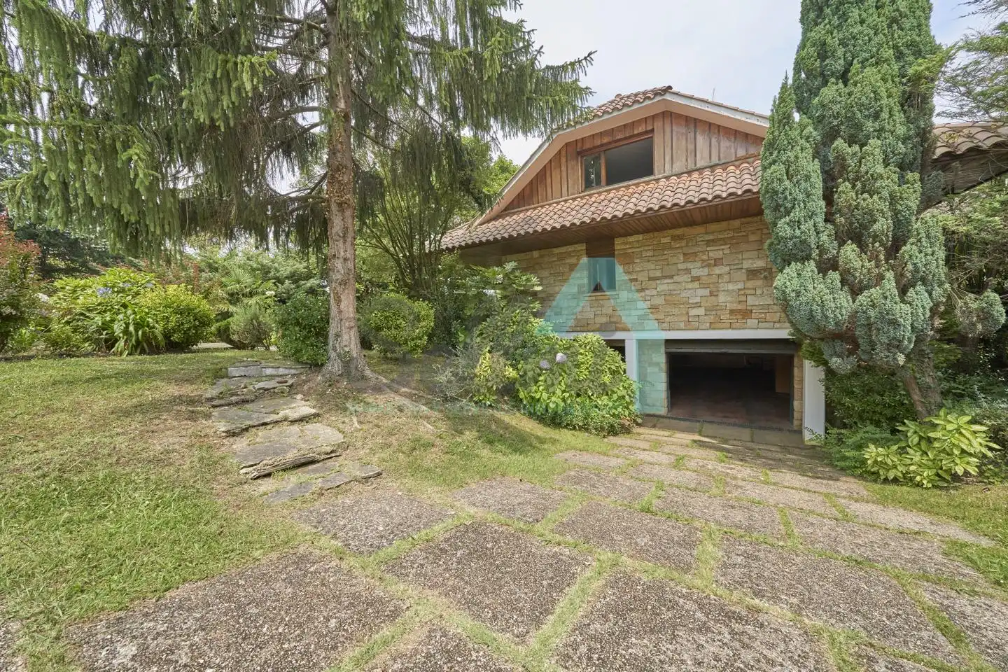 Jardí de Casa o xalet en venda en Gijón  amb Aire condicionat, Jardí privat i Parquet