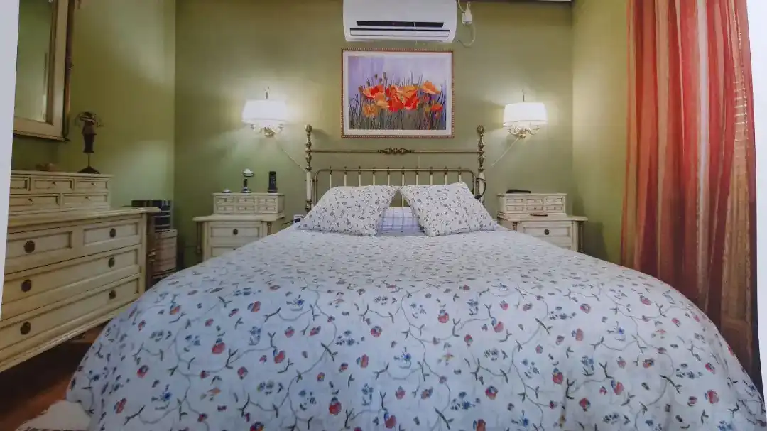Habitación de Casa adosada en venta en Lucena con Aire acondicionado, Calefacción y Jardín privado