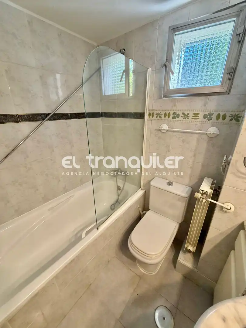 Badezimmer von Wohnung zur Miete in Madrid mit Klimaanlage, Parkett und Terrasse