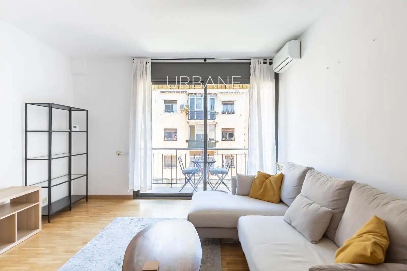 Living room of Flat for rent in Barcelona  with Air Conditioner, Terrace and Furnished