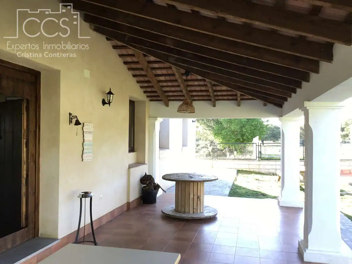 Terrassa de Finca rústica en venda en El Pedroso amb Traster, Piscina i Moblat