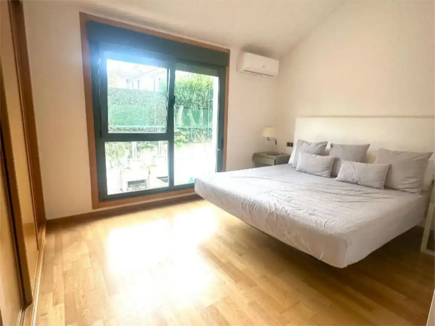 Schlafzimmer von Wohnung zur Miete in Vilagarcía de Arousa mit Klimaanlage, Schwimmbad und Balkon