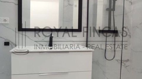 Foto 2 de Piso en venta en Calle Antonio Rubio Torres, 5, Puerto Deportivo, Fuengirola