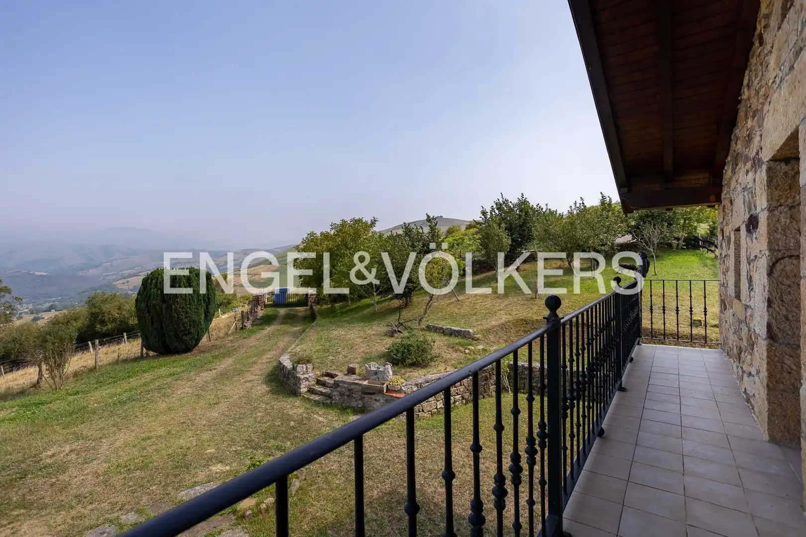 Terraza de Finca rústica en venta en Villacarriedo con Calefacción, Jardín privado y Terraza