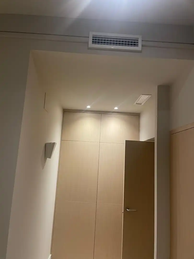 Office for sale in Barcelona  with Air Conditioner and Heating