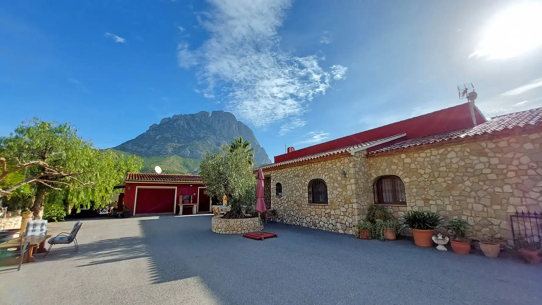 Vista exterior de Casa o xalet en venda en Finestrat amb Aire condicionat, Calefacció i Jardí privat