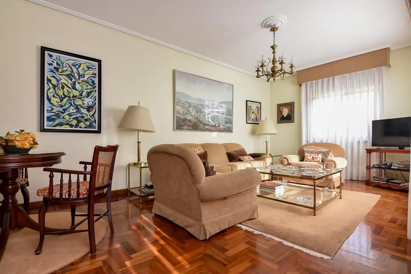 Sala d'estar de Casa o xalet en venda en A Coruña Capital  amb Calefacció, Jardí privat i Parquet